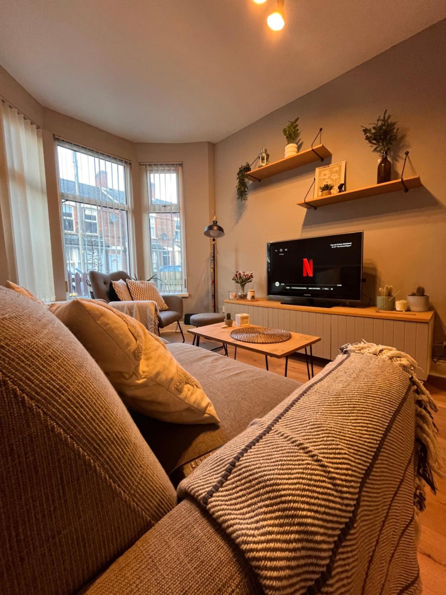 Homestay J&s Downtown Sky Attic House Belfast